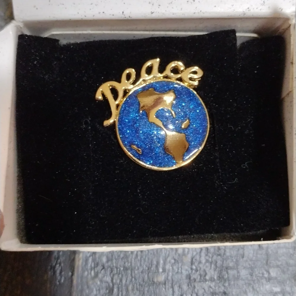 ๐๐ VINTAGE AVON 1992 ENAMEL PEACE PIN - Picture 4 of 6